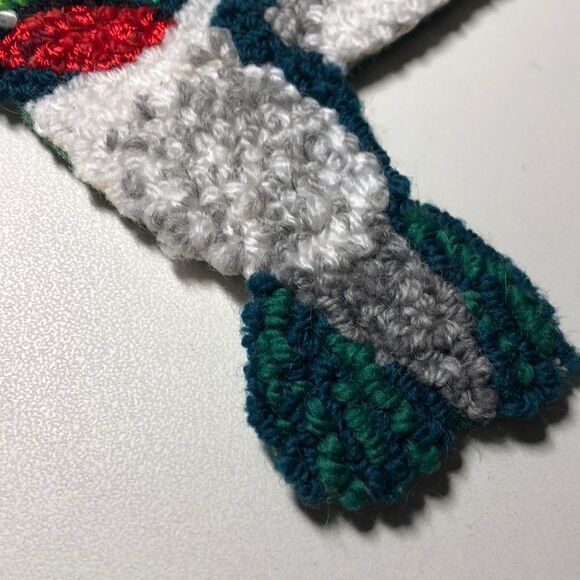 NEW! Hand hooked Hummingbird - Picture 4 of 6